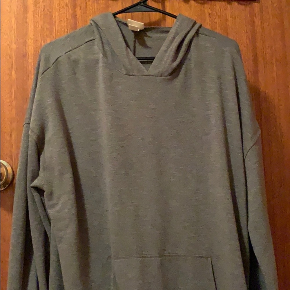 Grey sweatshirt
